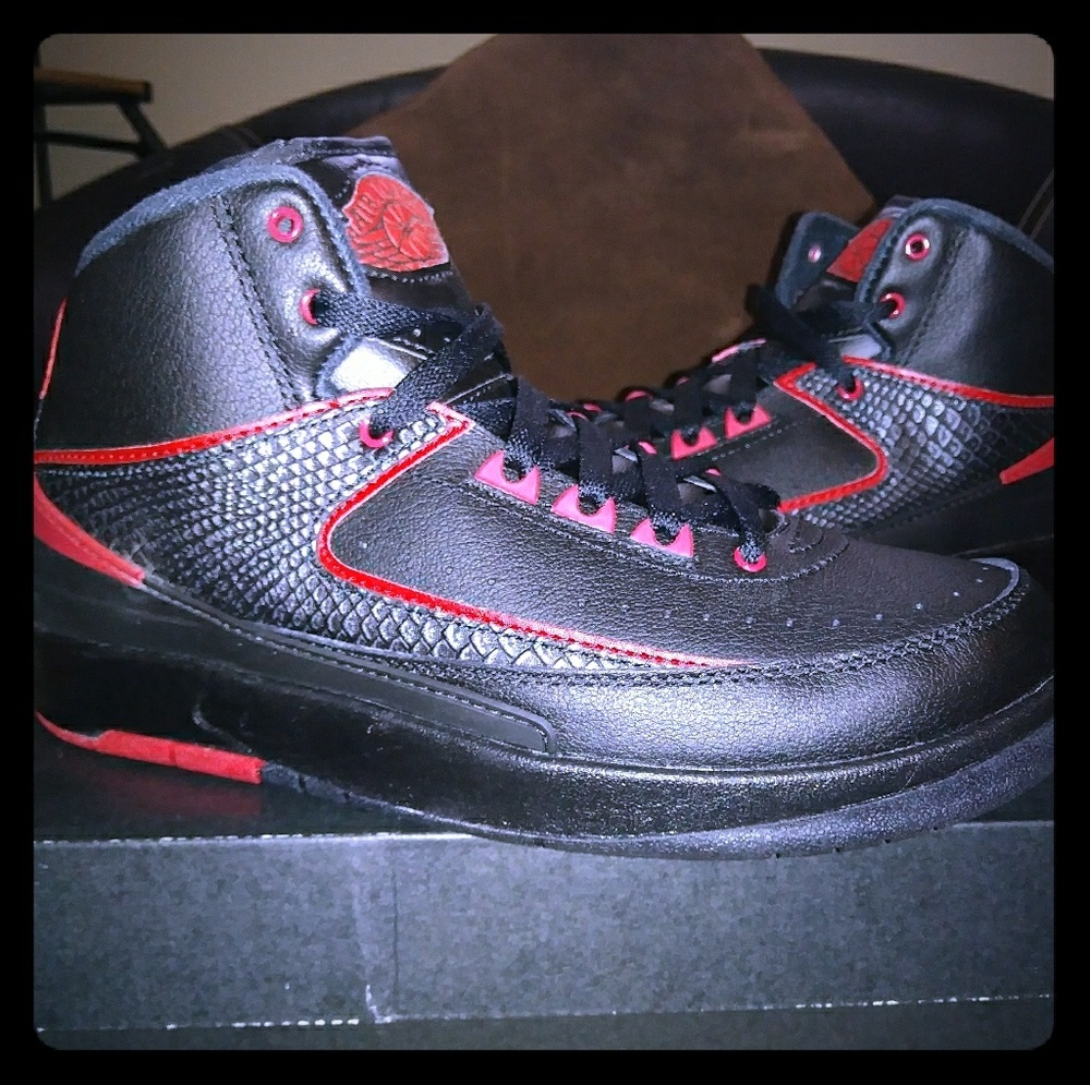 (SOLD) NIB Nike JORDAN RETRO 2s WOMENS 8